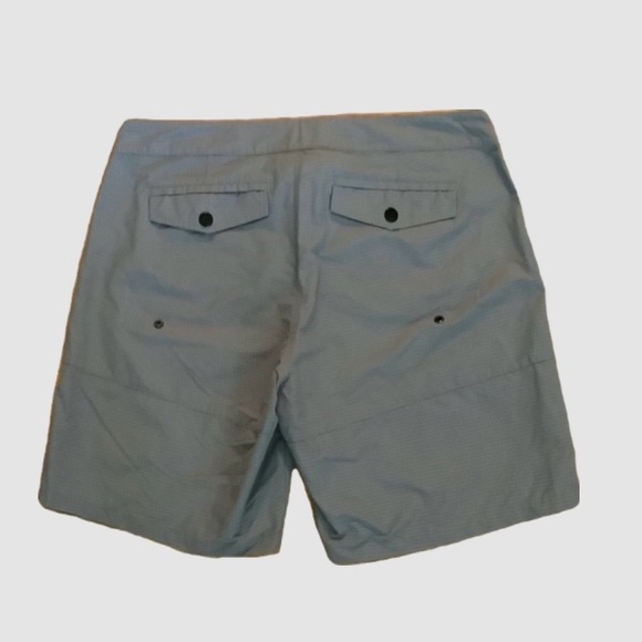 Volcom LIKE NEW Men’s Medium swim shorts w/1 small front & 2 back pockets - Picture 2 of 2